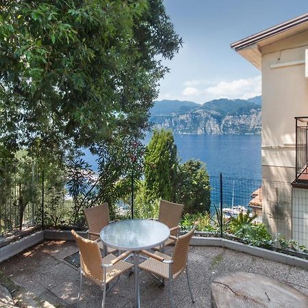 Apartment Windows On The Lake Malcesine Exteriör bild